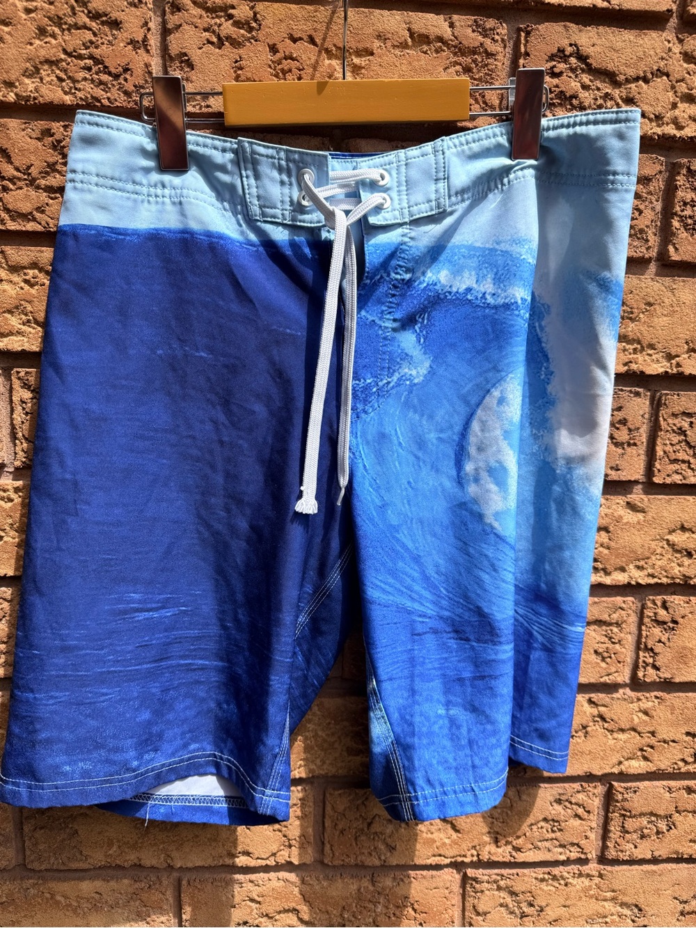4/$25 • Old Navy Men's Wave Graphic Board Shorts